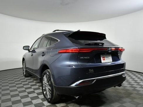 Used 2023 Toyota Venza XLE image 13
