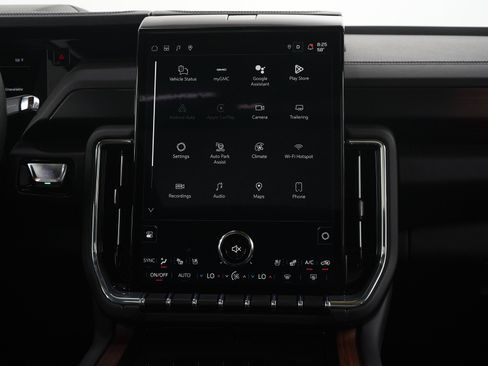 Used 2025 GMC Yukon Denali w/ Sun & Power Step Package AWD/4WD image 16