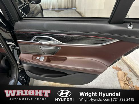 Used 2022 BMW 750i xDrive image 15