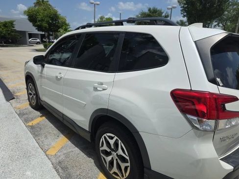 Certified 2022 Subaru Forester Premium AWD/4WD image 5