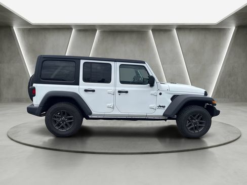 Used 2024 Jeep Wrangler Unlimited Sport AWD/4WD image 5
