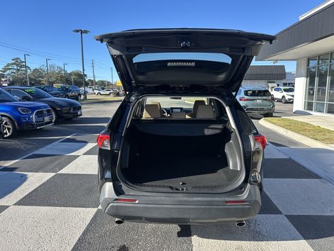 Used 2021 Toyota RAV4 XLE image 5