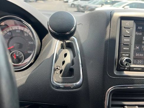 Used 2018 Dodge Grand Caravan SE FWD image 17