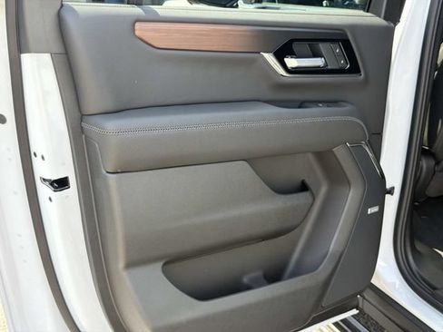 New 2026 GMC Yukon XL Denali w/ Denali Reserve Package AWD/4WD image 11
