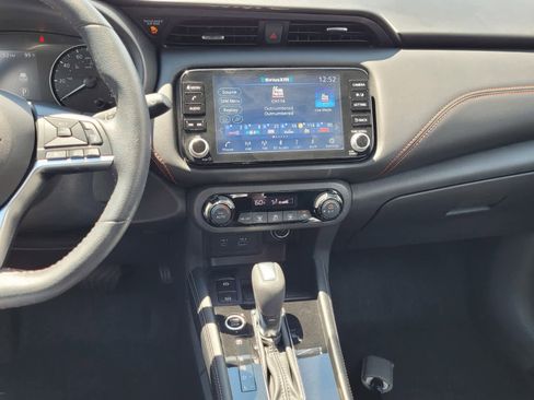 Used 2024 Nissan Kicks SR image 8