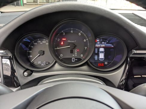 Certified 2023 Porsche Macan Turbo AWD/4WD image 16