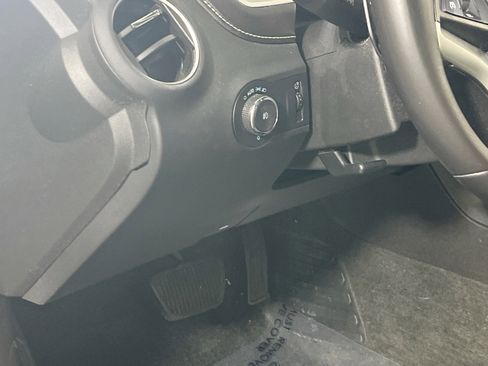 Used 2014 Chevrolet Camaro LT image 10