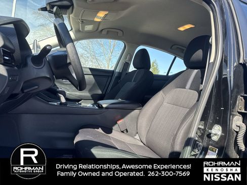 Used 2024 Nissan Sentra SV FWD image 11