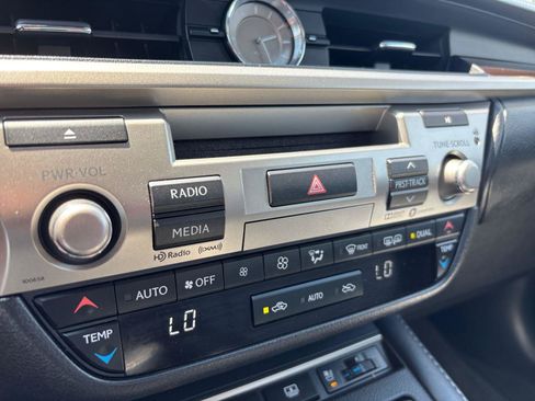 Used 2017 Lexus ES 350 w/ Luxury Package FWD image 25