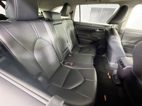 Used 2023 Toyota Highlander XLE image 26