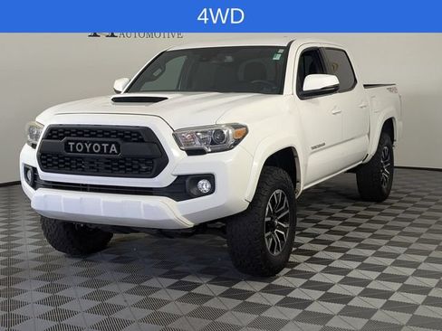 Used 2020 Toyota Tacoma TRD Sport AWD/4WD image 4