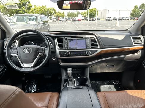 Used 2018 Toyota Highlander Limited Platinum AWD/4WD image 30