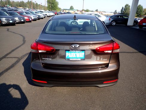 Used 2018 Kia Forte LX image 4