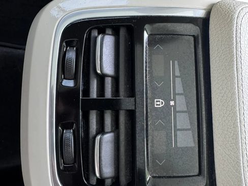 Used 2019 Volvo XC90 T6 Momentum AWD/4WD image 16