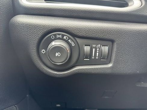 Used 2020 Chrysler Pacifica Touring-L Plus image 6