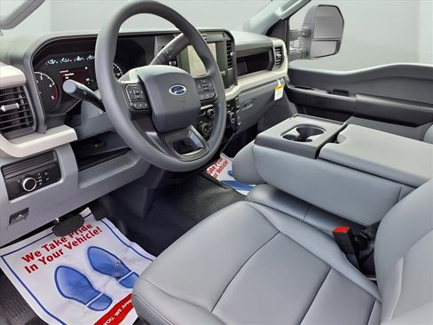 New 2025 Ford F550 4x4 Regular Cab Super Duty image 9