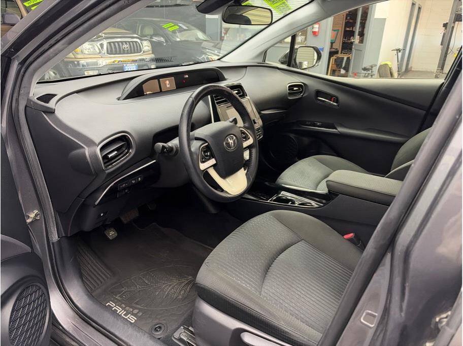 Used 2018 Toyota Prius Three FWD image 9