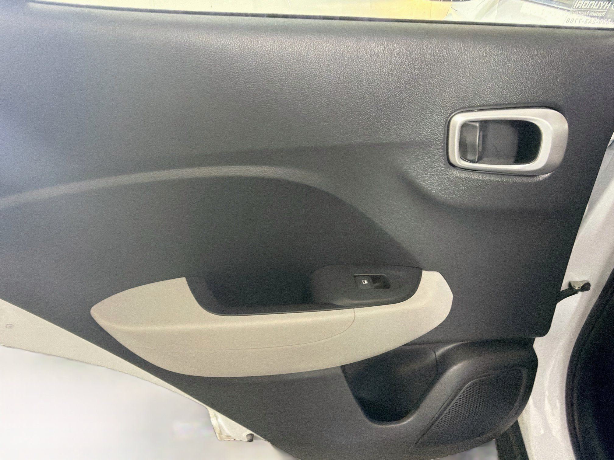 Used 2025 Hyundai Venue SEL FWD image 25