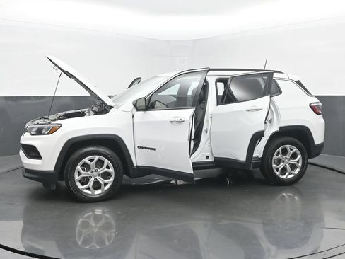 Used 2024 Jeep Compass Latitude AWD/4WD image 57