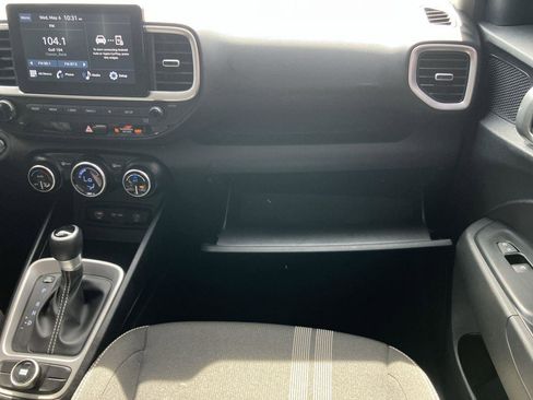 Used 2024 Hyundai Venue SEL FWD image 16