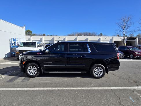 Used 2023 Chevrolet Suburban LT w/ Luxury Package image 7