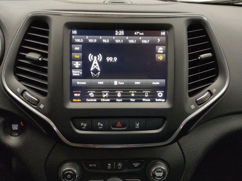 Used 2023 Jeep Cherokee Altitude Lux image 25