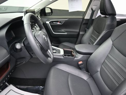 Used 2023 Toyota RAV4 Limited image 25