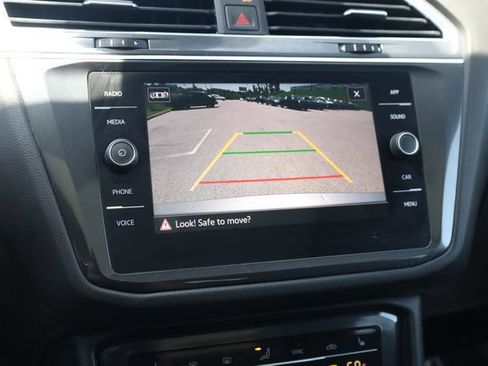 Used 2023 Volkswagen Tiguan SE w/ Panoramic Sunroof Package FWD image 21