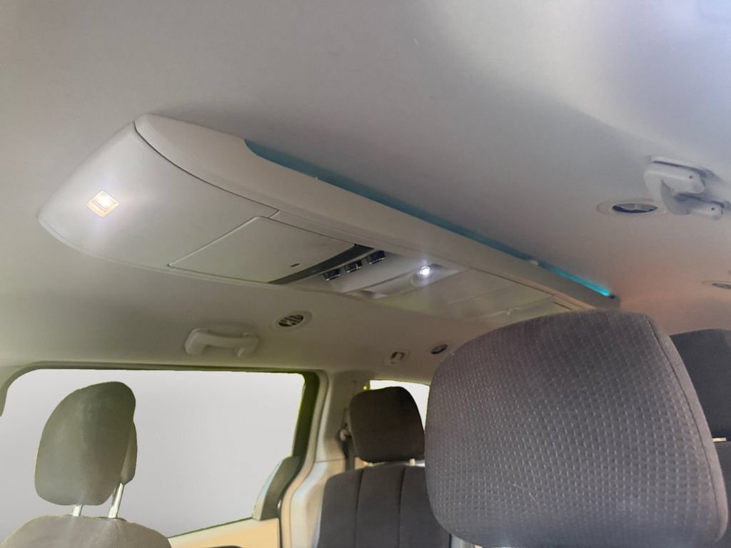 Used 2011 Dodge Grand Caravan Crew w/ Entertainment Group 1 FWD image 12