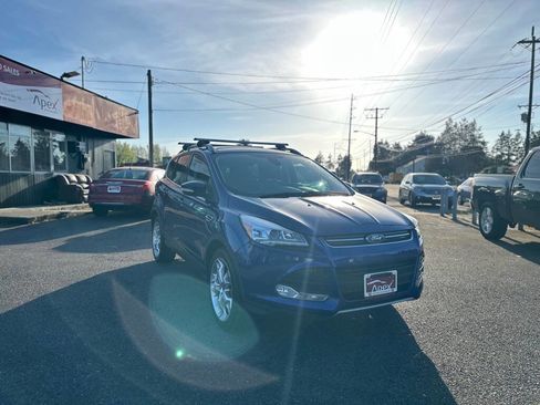 Used 2014 Ford Escape Titanium w/ Equipment Group 401A AWD/4WD image 4