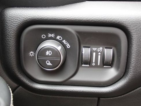 New 2026 RAM 2500 Laramie AWD/4WD image 17