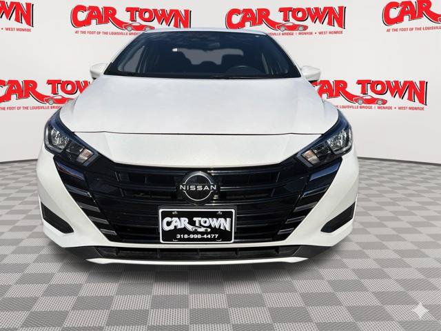 Used 2024 Nissan Versa SV FWD image 3