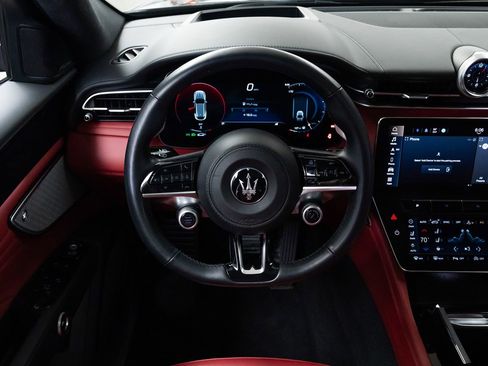 Used 2023 Maserati Grecale Modena image 12