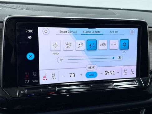 Used 2024 Volkswagen Atlas SEL Premium R-Line image 28