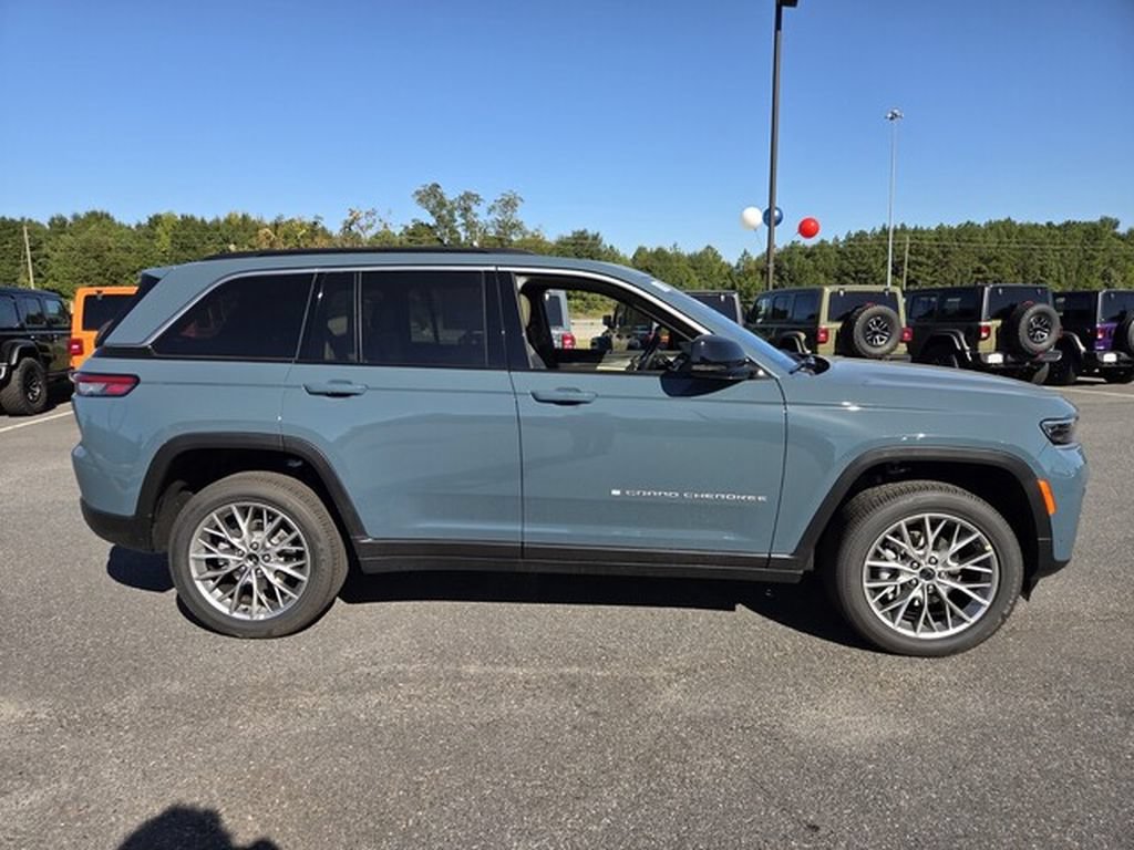 New 2027 Jeep Grand Cherokee Limited RWD image 12