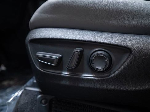 Certified 2025 Toyota Sienna XLE FWD image 22