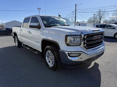 Used 2017 GMC Sierra 1500 SLE w/ SLE Value Package AWD/4WD image 4