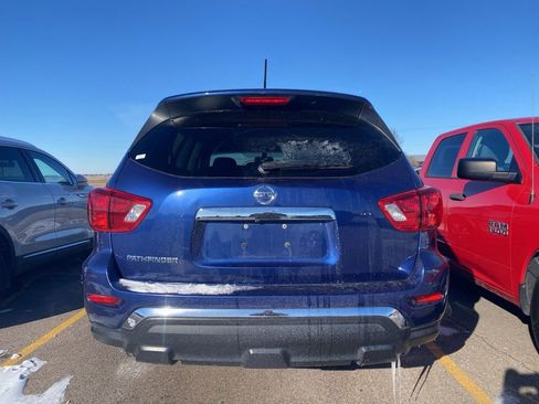 Used 2018 Nissan Pathfinder S image 10