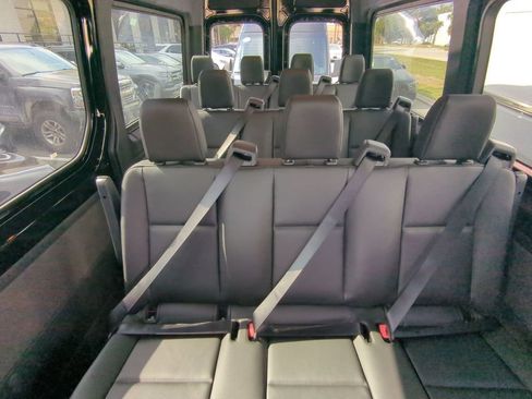 Used 2025 Mercedes-Benz Sprinter 2500 image 5