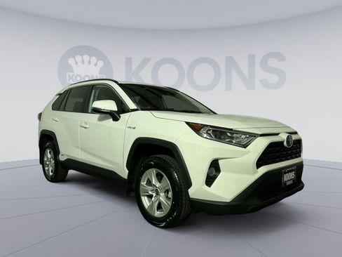 Used 2021 Toyota RAV4 XLE w/ XLE Grade Weather Package AWD/4WD image 18