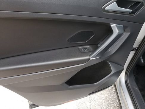 Used 2020 Volkswagen Tiguan SE w/ Panoramic Sunroof Package FWD image 16
