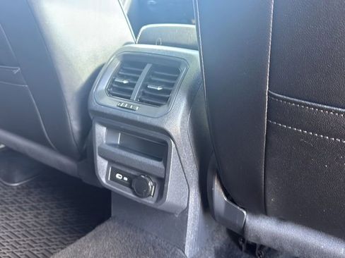 Used 2022 Volkswagen Tiguan SE AWD/4WD image 17