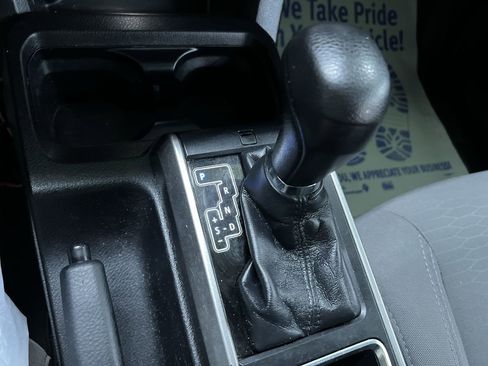 Used 2019 Toyota Tacoma SR5 AWD/4WD image 25