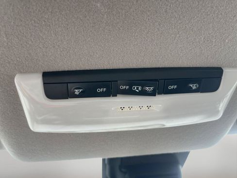 Used 2022 Nissan Versa S FWD image 26