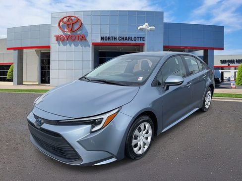 Used 2024 Toyota Corolla LE image 6