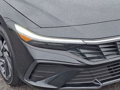 Certified 2025 Hyundai Elantra SEL image 9