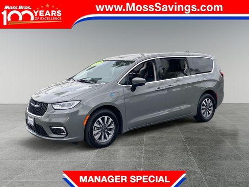 Used 2023 Chrysler Pacifica Touring-L FWD image 1