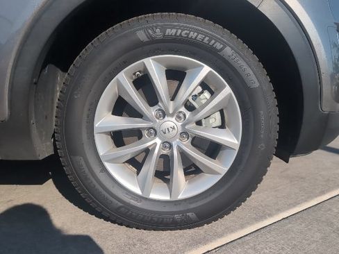Used 2017 Kia Sorento AWD image 10