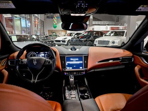 Used 2022 Maserati Levante GT image 28