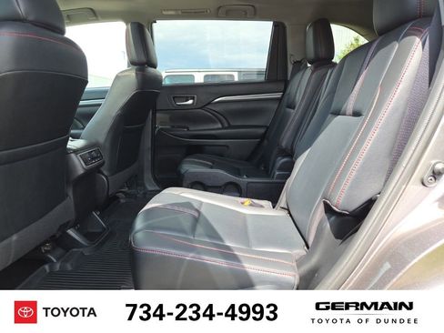 Used 2019 Toyota Highlander SE AWD/4WD image 20